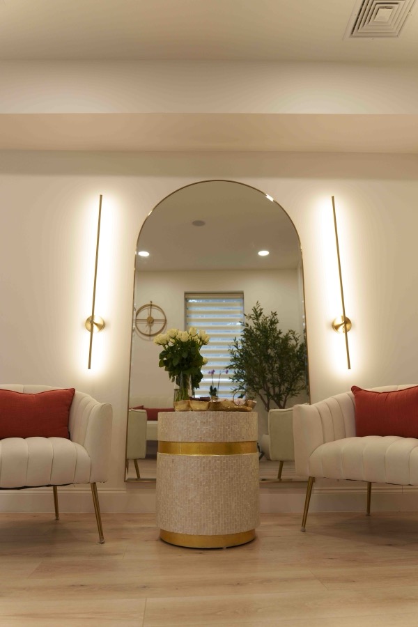 Lounge mirror
